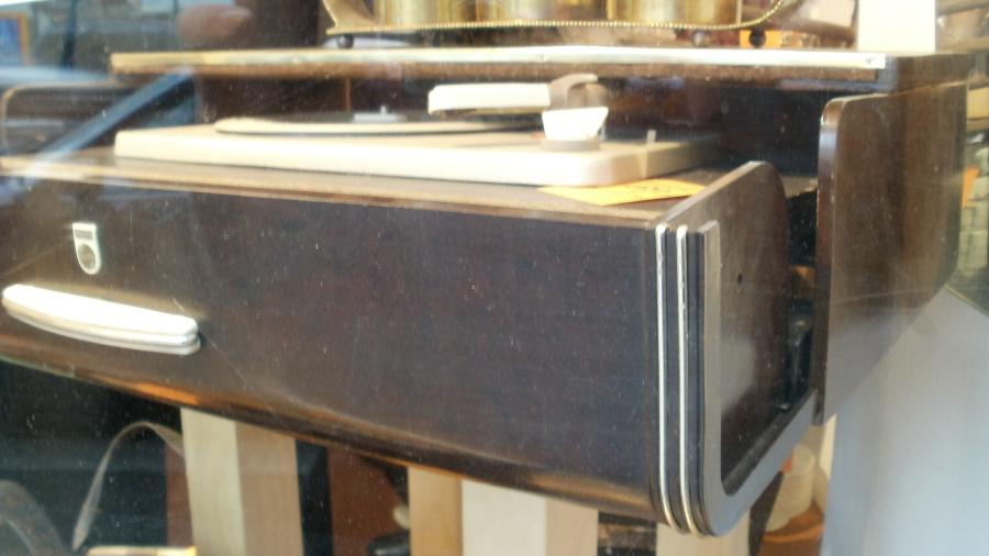 Auslage Plattenspieler 2 vor der 300. Sendung von Pirnis Plattenkiste